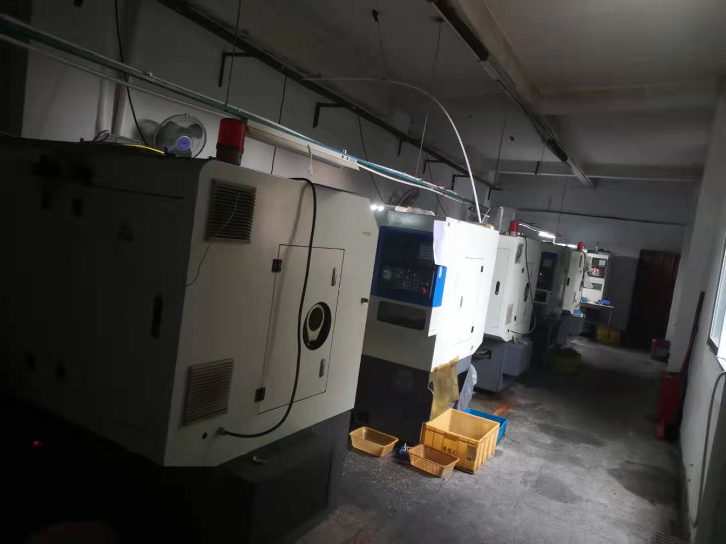 現(xiàn)在機(jī)器擺在一樓，總的有六~七臺(tái)機(jī)，六臺(tái)機(jī)是中山凱恩利機(jī)械的。其中36機(jī)5臺(tái)，46機(jī)1臺(tái)